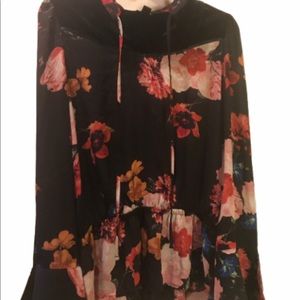 ❤️ Worthington floral top/blouse
